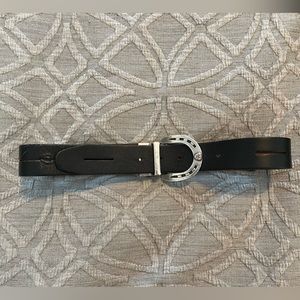 Very cool Ariat belt with horse shoe buckle - can be worn black or brown!
